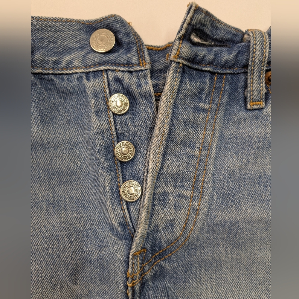 Levi's Distressed Denim Shorts - Picture 4 of 6